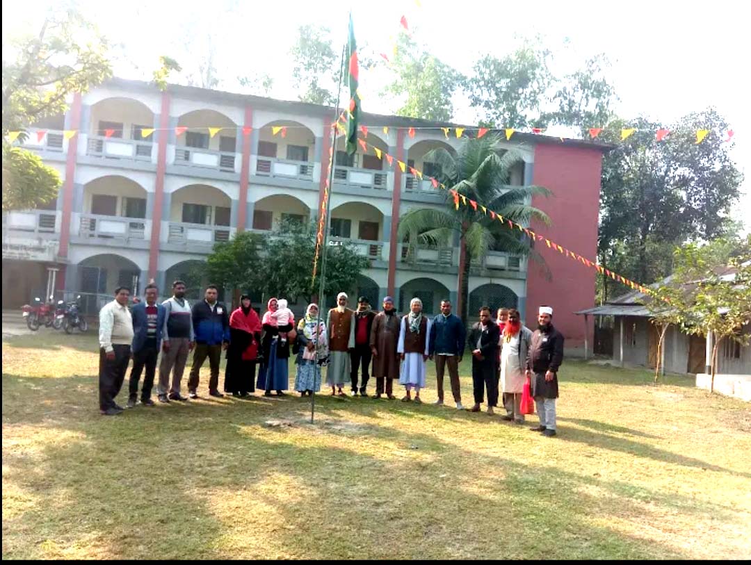 সকল শিক্ষক কর্মচারীর ফাইল ছবি।