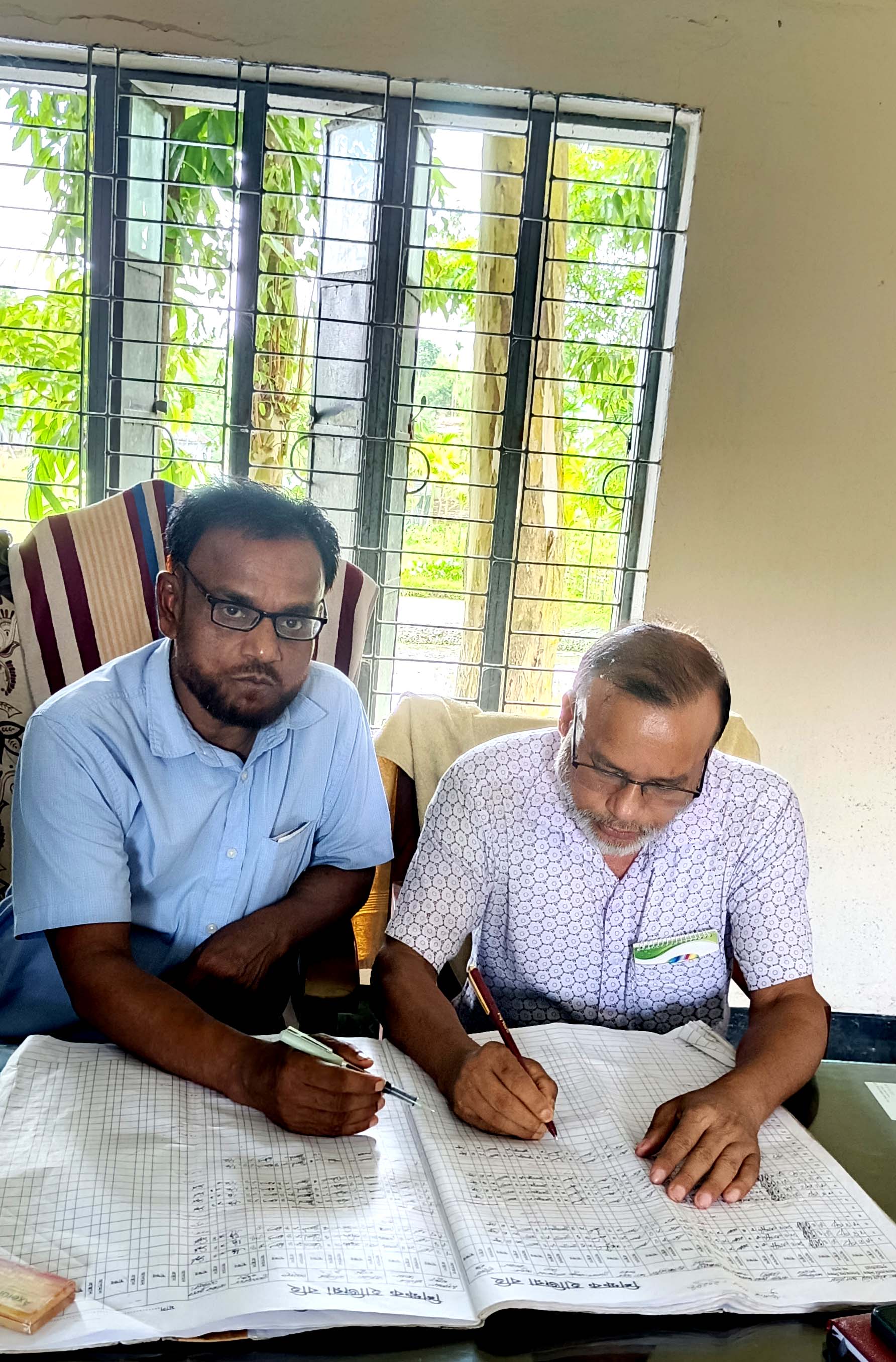 জনাব,মো: আব্দুল গফুর সরকার স্যারের শেষ কর্ম দিবসে উপস্থিতি স্বাক্ষর।